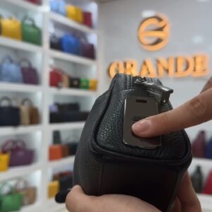 Grande Parmak İzi Okuyuculu Hakiki Deri Siyah Erkek Çantası